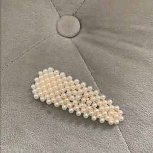 Pearl hair clip